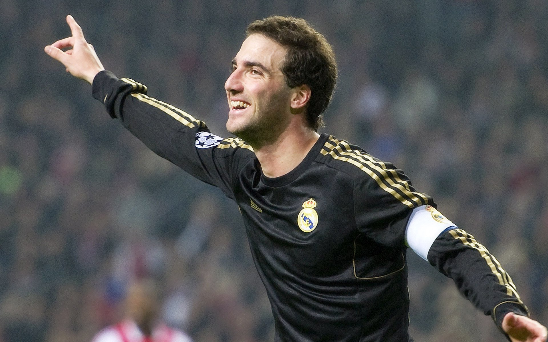 _全球积攒人气：系列赛事点燃国际热情_，全球赛事影响力