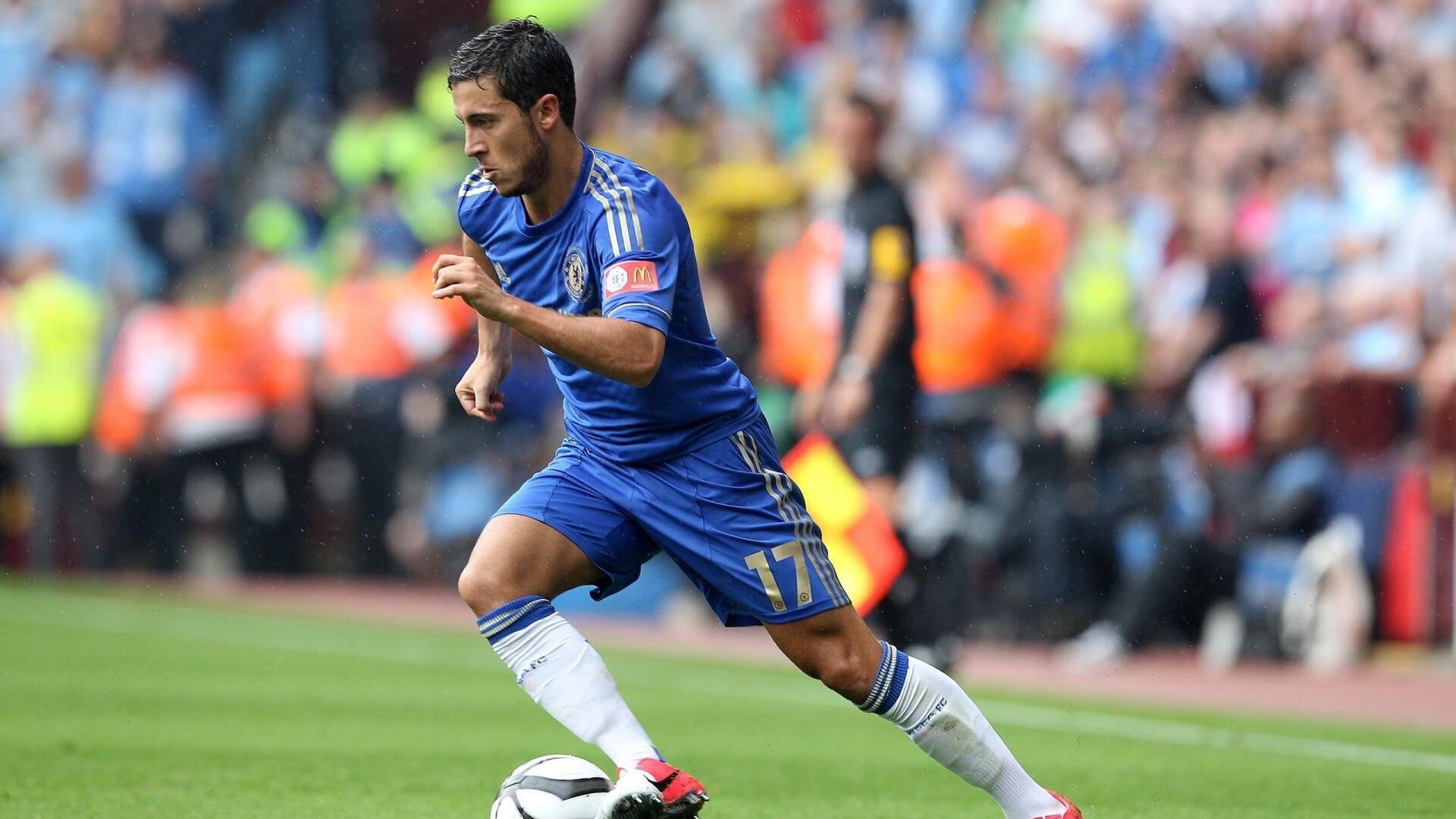 _新技术亮相：无人机全景直播高效呈现比赛_，无人机拍摄直播